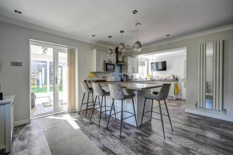 Kitchen Diner (2).jpg