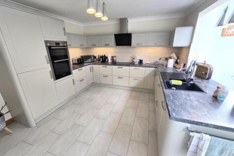 Kitchen / Diner / Dayroom
