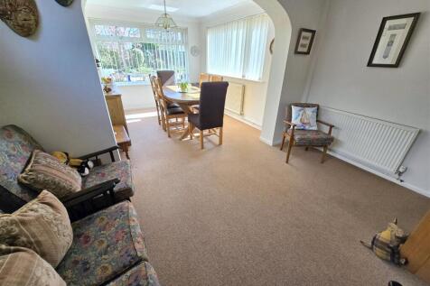 Sitting Room / Dining Room