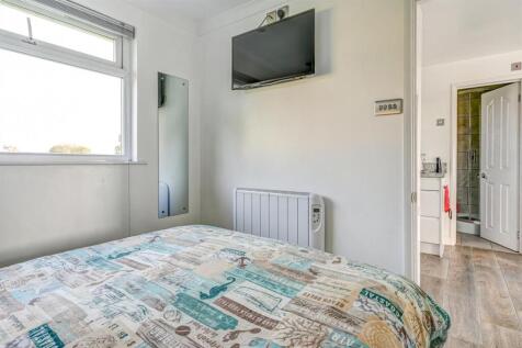 Bedroom 2 (2).jpg