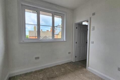 Office Through To En Suite