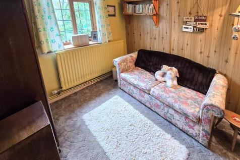 Sitting Room/Bedroom 5