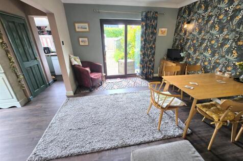 Sitting Room/Dining Room