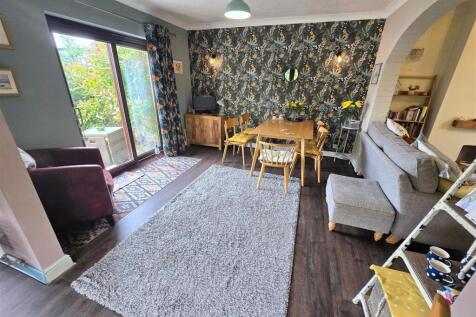 Sitting Room/Dining Room
