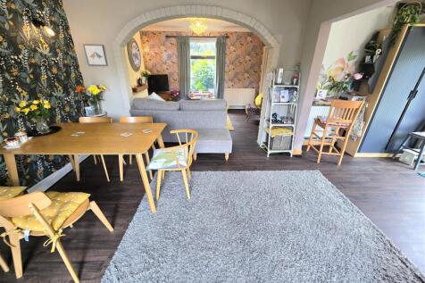 Sitting Room/Dining Room