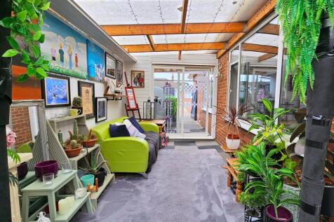 Lean to/Sun room