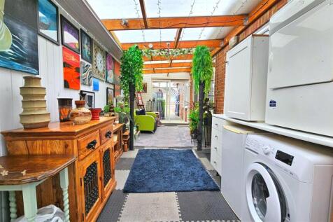 Lean to/Sun room