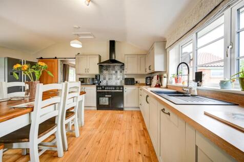 Kitchen Diner 3.jpg
