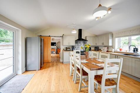 Kitchen Diner 2.jpg