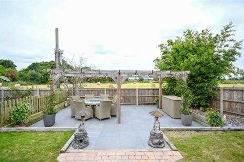 Patio 1.jpg