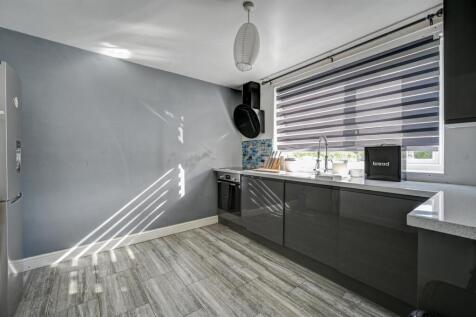 Kitchen 2.jpg