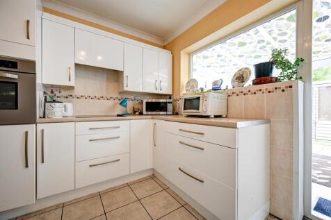 Kitchen (2).jpg