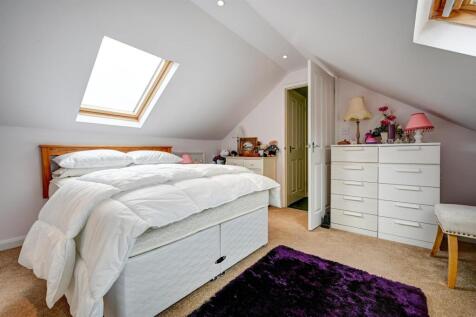Bedroom 1 (2).jpg