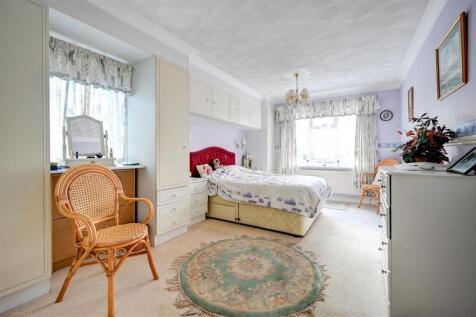 Bedroom 1 alternative angle.jpg