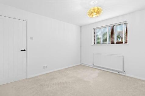 Bedroom 1.jpg