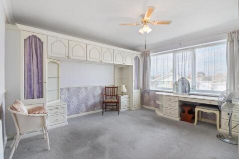 Bedroom 1.jpg