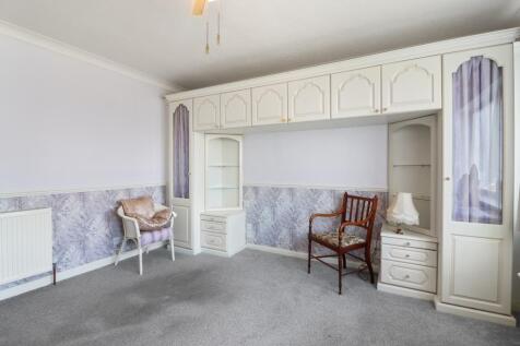 Bedroom 1 Photo 2.jpg
