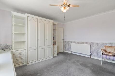Bedroom 1 Photo 3.jpg