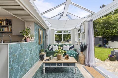Lounge Area/Conservatory