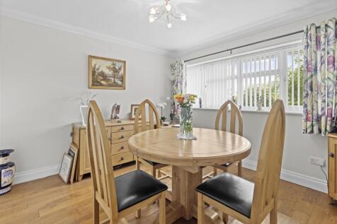 Dining Room/Bedroom 4