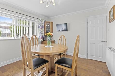 Dining Room/Bedroom 4