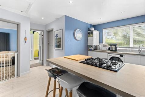 Kitchen/Dining Area