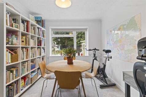 Dining Room/Bedroom 4