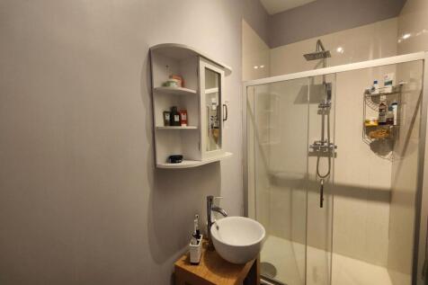 Master Bedroom Ensuite.jpg