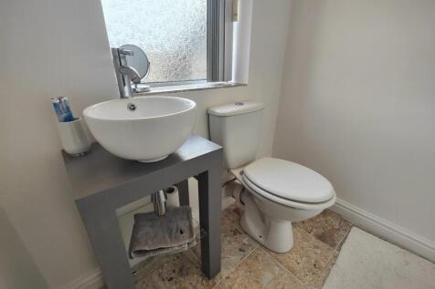 Bedroom 3 Ensuite.jpg