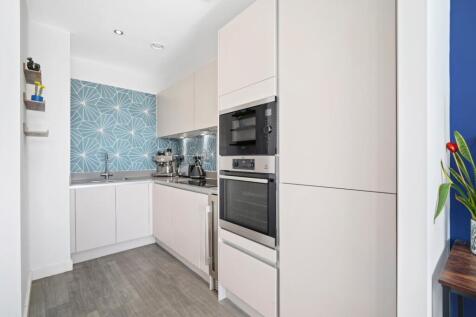 71, 151 Stockwell Rd