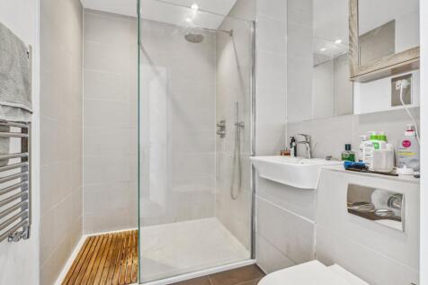 Bathroom (En-Suite)