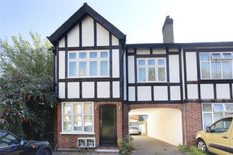 property in St James&#39;s Drive, 
Wandsworth Common, SW17