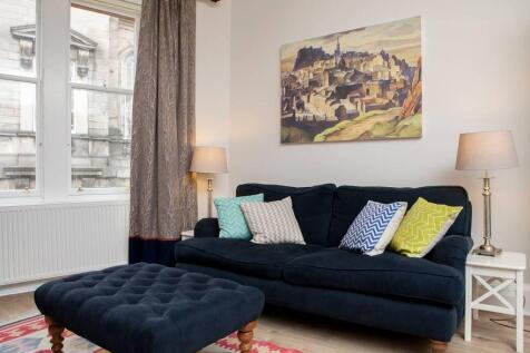 144 St S Living room