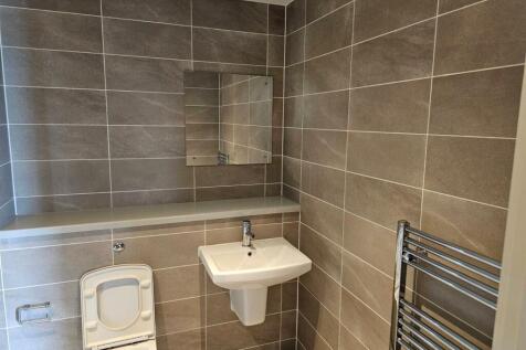 Family Bathroom 2
