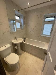 upload_family_bathroom_63b59d97a3302.jpeg