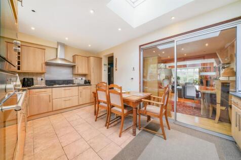 5 Conisborough Crescent - LzrOoGvsB7j4Ule3D1gu.jpg