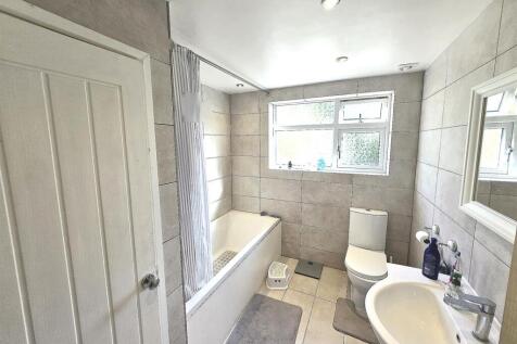 bright_clear_bathroom.jpg