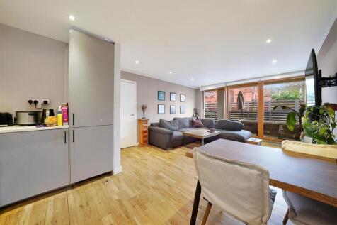 Apartment 2, The White Cube - pnGjbuKeJfVpFKMNz70s