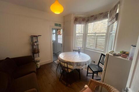 WhatsApp Image 2025-11-25 at 17.45.55 (10).jpeg