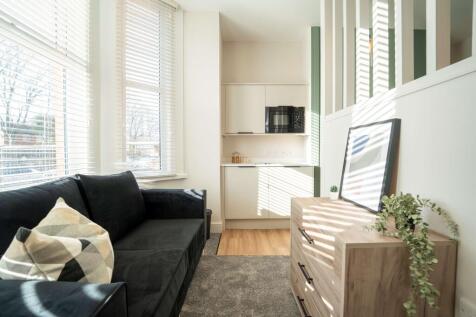 DaviesProperty-520StretfordRdPHOTOS-9.jpg