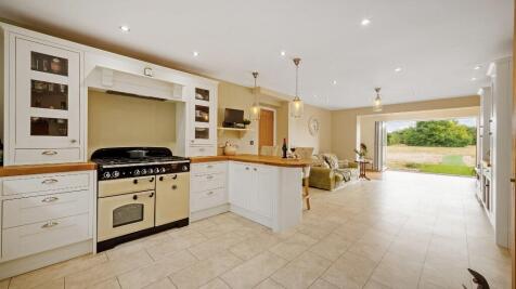 Kitchen/living