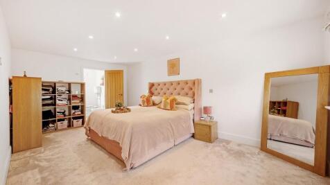 Principal bedroom