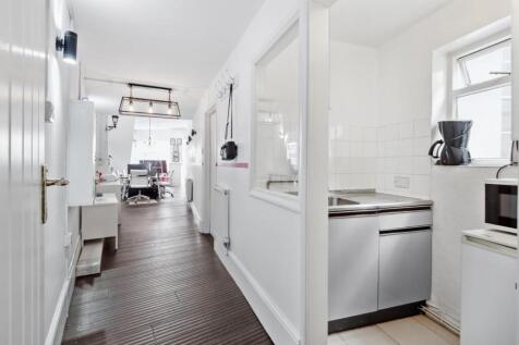 1703202516_PTIME_88b Belsize Lane _NW3 5BE_006.jpg