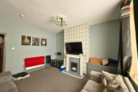Livingroom part 3.jpg