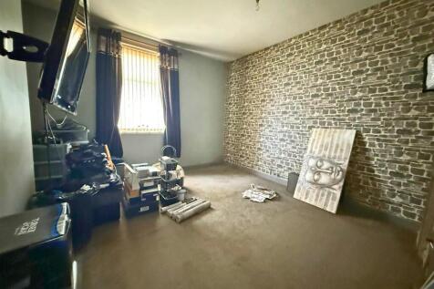 Bedroom 1.jpg