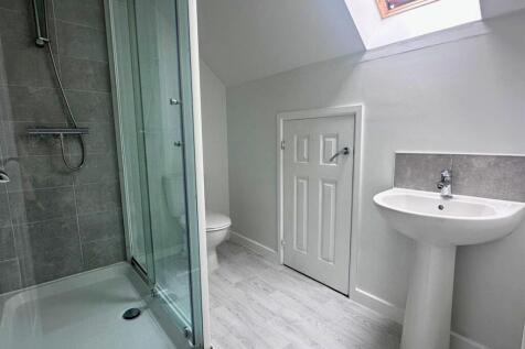 Attic En-Suite