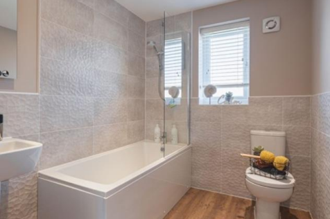 The Longthorpe - Bathroom.png