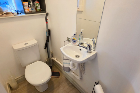 Annexe Downstairs W/C