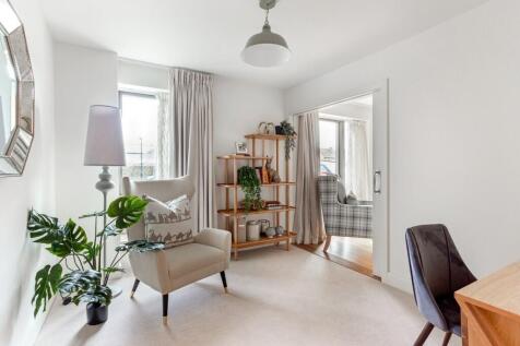Bedroom 2 / Study