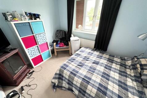 Bed 1.jpg